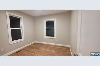 115 Wallington Avenue, Wallington, NJ 07057 - Photo 10