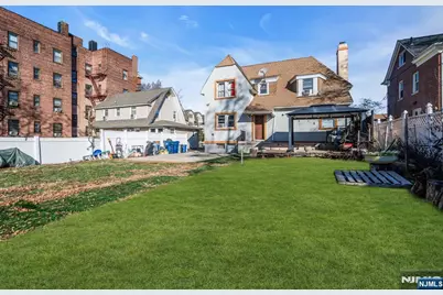 297 Hamilton Place, Hackensack, NJ 07601 - Photo 14