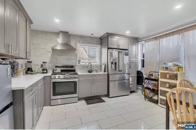 297 Hamilton Place, Hackensack, NJ 07601 - Photo 4