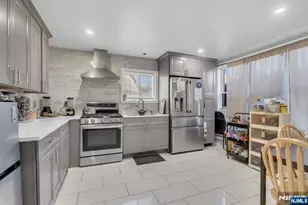 297 Hamilton Pl, Hackensack, NJ 07601 - Photo 4