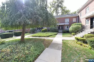 260 Oak Street E4, Ridgewood, NJ 07450 - Photo 2