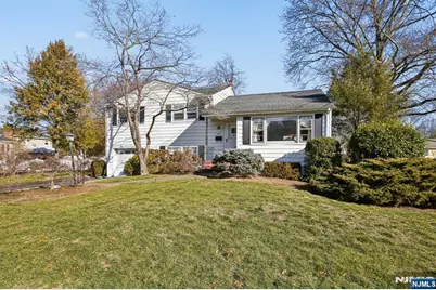 295 Georgian Drive, Paramus, NJ 07652 - Photo 10