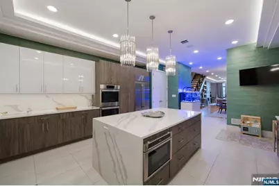 606 Undercliff Avenue 1 #1, Edgewater, NJ 07020 - Photo 4