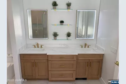 65 Knox Avenue, Cliffside Park, NJ 07010 - Photo 32