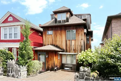 5 Beverly Place, Edgewater, NJ 07020 - Photo 1