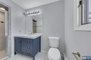 2410 3rd St, Fort Lee, NJ 07024 - Photo 18