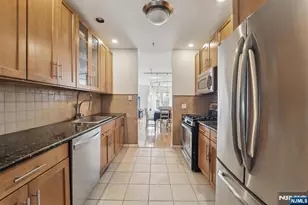129 The 129, Edgewater, NJ 07020 - Photo 8