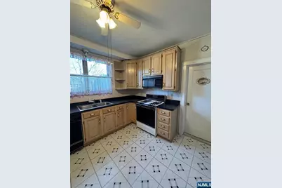 239 Washington Place, Hasbrouck Heights, NJ 07604 - Photo 6