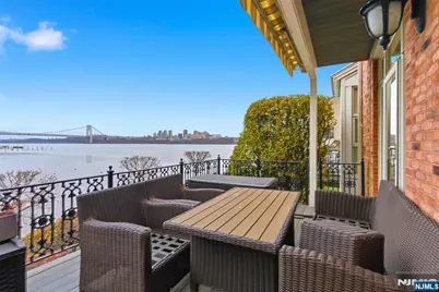 119 Hudson Cove, Edgewater, NJ 07020 - Photo 12