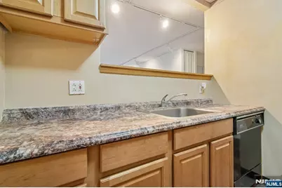 555 North 19W #19W, Fort Lee, NJ 07024 - Photo 6