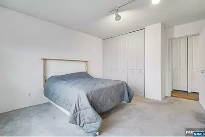 555 North 19W #19W, Fort Lee, NJ 07024 - Photo 10