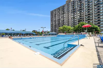 555 North 19W #19W, Fort Lee, NJ 07024 - Photo 26