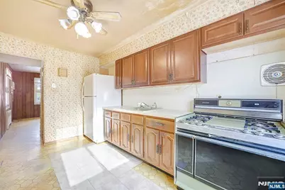 14 Lakeview Drive, Emerson, NJ 07630 - Photo 8