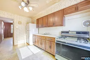 14 Lakeview Dr, Emerson, NJ 07630 - Photo 8