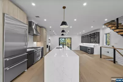 2189 Jones Road, Fort Lee, NJ 07024 - Photo 12