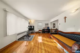 525 Chestnut St, Ridgefield, NJ 07657 - Photo 4