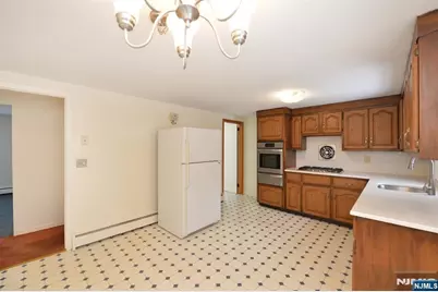 26 Bank Street, Midland Park, NJ 07432 - Photo 4