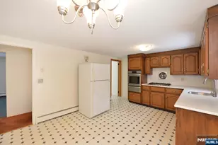 26 Bank St, Midland Park, NJ 07432 - Photo 4