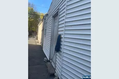 34 Holland Street, Newark, NJ 07103 - Photo 8