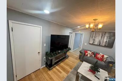 460 Avenue E 1 #1, Bayonne, NJ 07002 - Photo 4