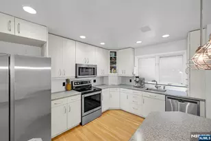 300 Gorge Road 38, Cliffside Park, NJ 07010 - Photo 4