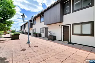 300 Gorge Road 38, Cliffside Park, NJ 07010 - Photo 10