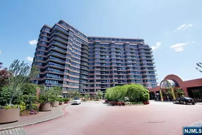 100 Carlyle 9Fs #9FS, Cliffside Park, NJ 07010 - Photo 2