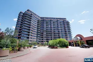 100 Carlyle 9Fs, Cliffside Park, NJ 07010 - Photo 2