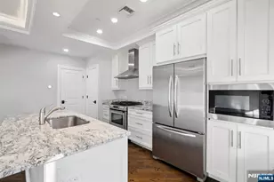 24 Marquis Ct, Edgewater, NJ 07020 - Photo 10