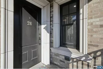24 Marquis Court, Edgewater, NJ 07020 - Photo 2