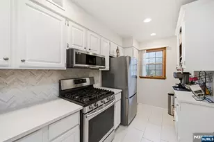 12 Mountain Ridge Rd, Bloomingdale, NJ 07403 - Photo 4