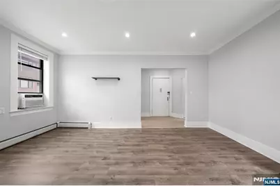 553 Undercliff Avenue 5 #5, Edgewater, NJ 07020 - Photo 10