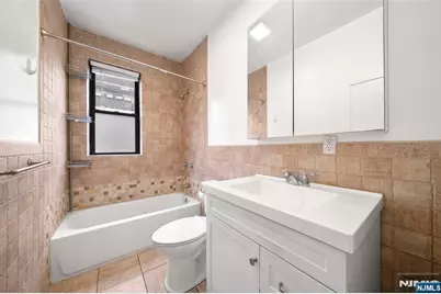 553 Undercliff Avenue 5 #5, Edgewater, NJ 07020 - Photo 14