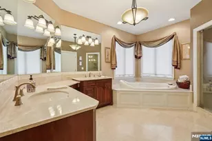 84 Walsh Dr, Mahwah, NJ 07430 - Photo 22