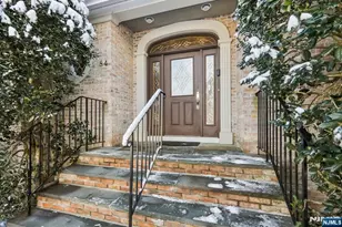 84 Walsh Dr, Mahwah, NJ 07430 - Photo 2