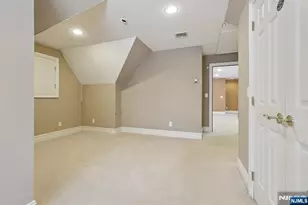 84 Walsh Dr, Mahwah, NJ 07430 - Photo 32