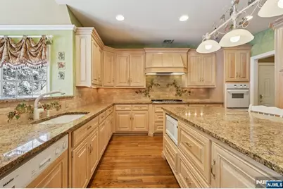 84 Walsh Drive, Mahwah, NJ 07430 - Photo 18