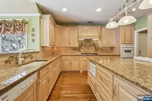 84 Walsh Dr, Mahwah, NJ 07430 - Photo 18