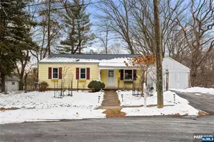 23 Lindy Pl, Old Tappan, NJ 07675 - Photo 2