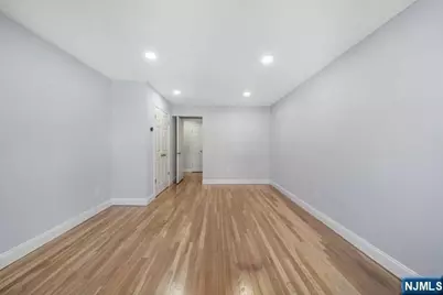 8 Leary Lane B #B, Edgewater, NJ 07020 - Photo 12