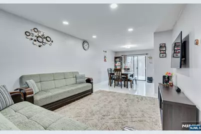 304 Maplecrest Road 304 #304, Edison, NJ 08820 - Photo 12