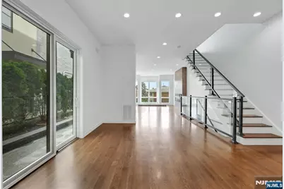 716 Undercliff Avenue 716 #716, Edgewater, NJ 07020 - Photo 12