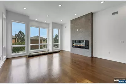 716 Undercliff Avenue 716 #716, Edgewater, NJ 07020 - Photo 6