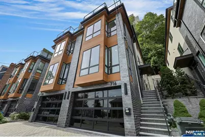 720 Undercliff Avenue, Edgewater, NJ 07020 - Photo 4