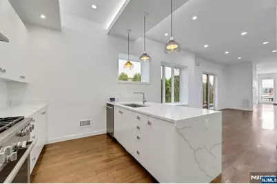 720 Undercliff Avenue, Edgewater, NJ 07020 - Photo 16