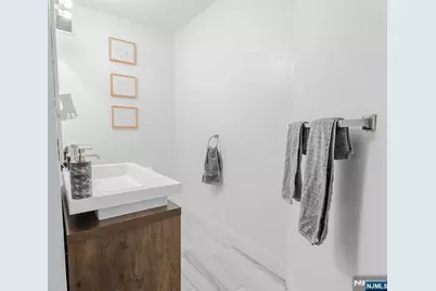 806 Harmon Cove Tower 806 #806, Secaucus, NJ 07094 - Photo 18