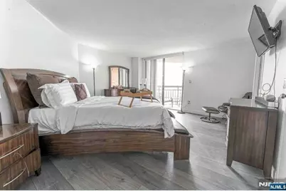 806 Harmon Cove Tower 806 #806, Secaucus, NJ 07094 - Photo 26