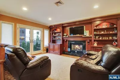 176 Undercliff Avenue, Edgewater, NJ 07020 - Photo 2