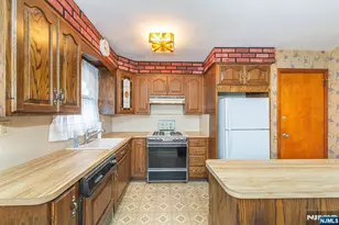 340 Northwood Way, Palisades Park, NJ 07650 - Photo 8