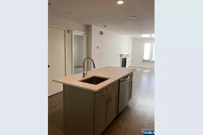 748 Mainsail Lane 748 #748, Secaucus, NJ 07094 - Photo 6